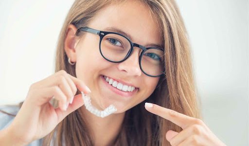 INVISALIGN TEEN: l’eccellenza ortodontica per gli adolescenti